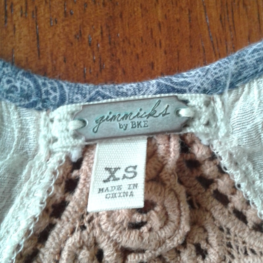 Multi fabric and pattern top - Picture 5 of 6